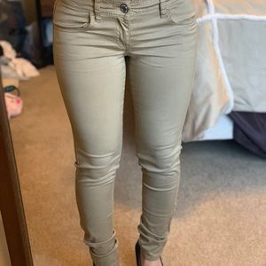 Skinny khaki pants